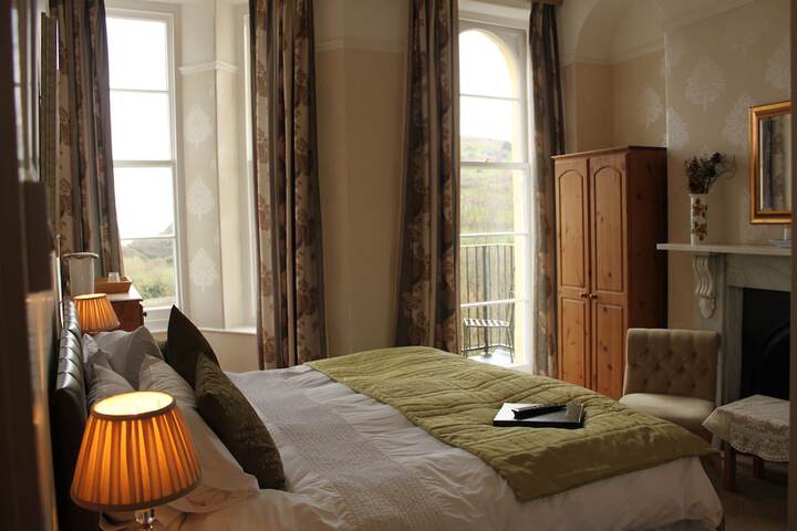 Room 20 of 98
