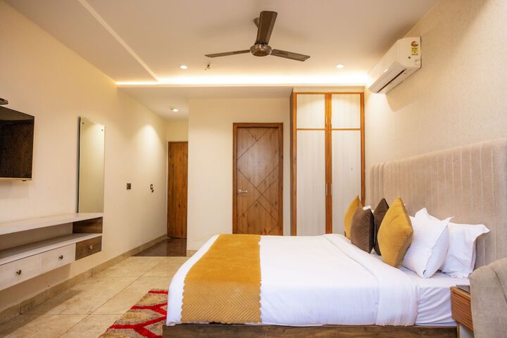 Room 6 of 6
