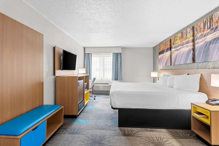 Room 32 of 59