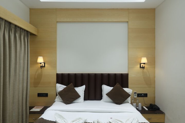 Room 37 of 136