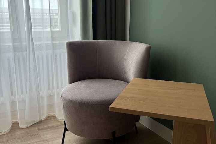 Room 51 of 95