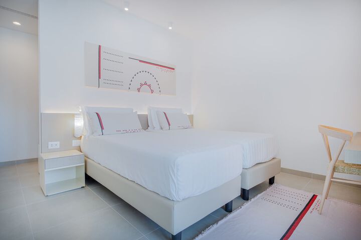 Room 4 of 33