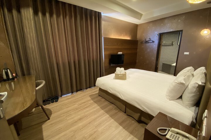 Room 25 of 38
