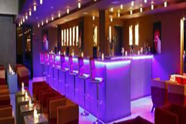Lounge 58 of 80
