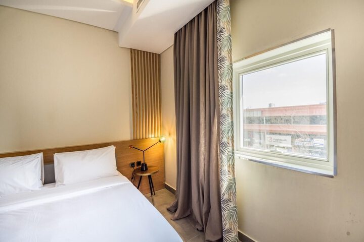 Room 17 of 40