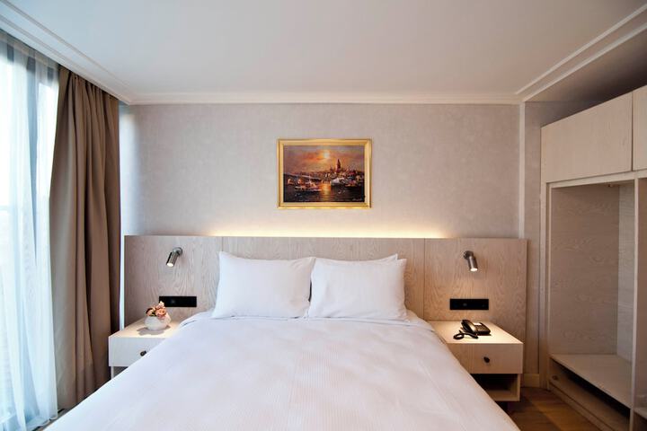 Room 47 of 92