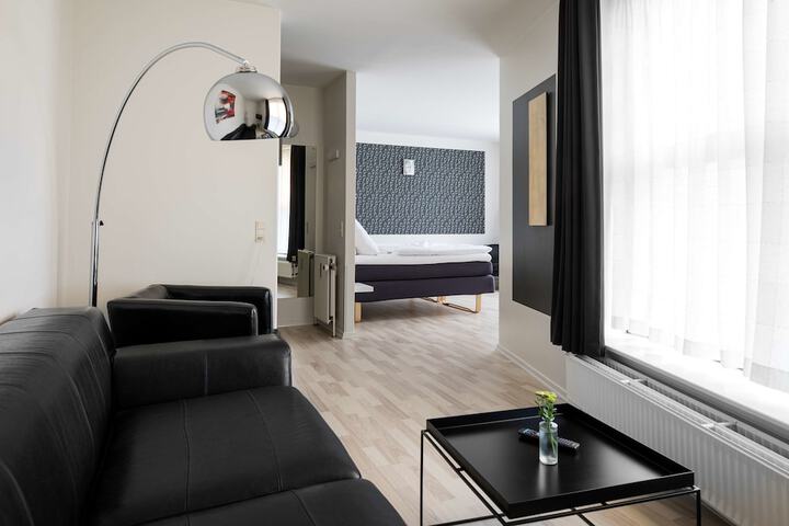 Room 8 of 125