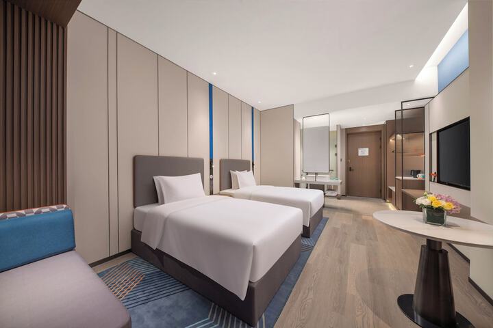 Room 15 of 42