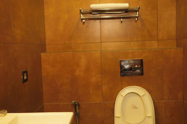 Room 25 of 29