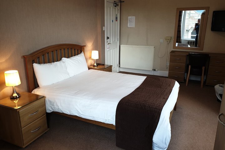 Room 2 of 3