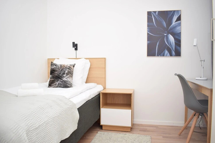 Room 8 of 10