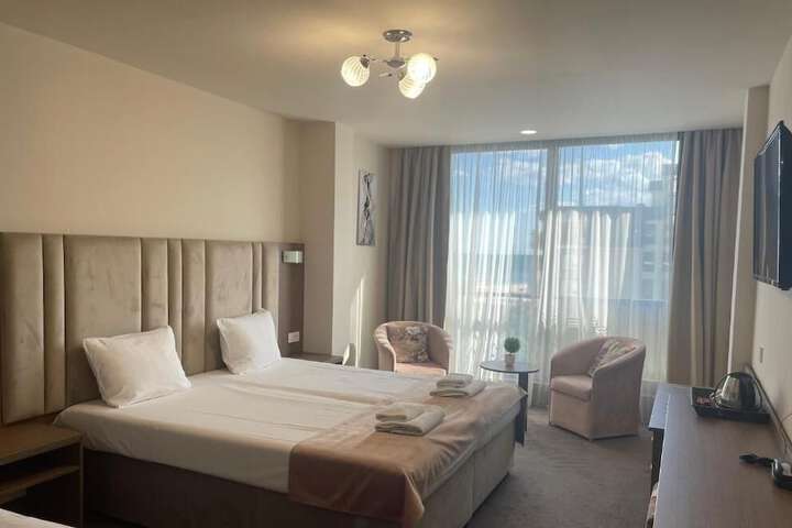 Room 13 of 28