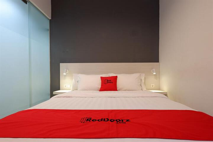 REDDOORZ PLUS NEAR CIPUTRA MALL SIMPANG