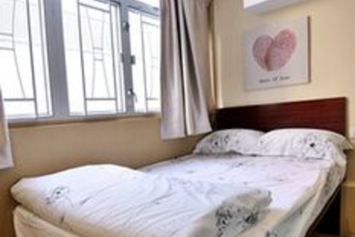 Room 70 of 93