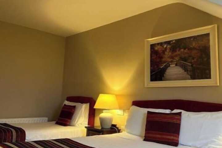 Room 3 of 33