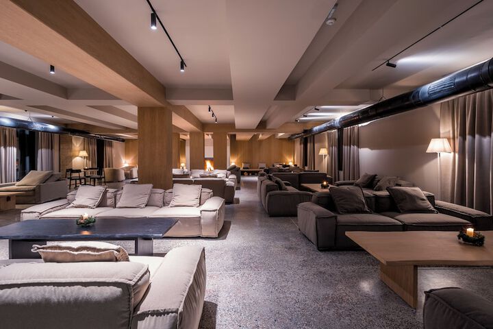 Lounge 29 of 36
