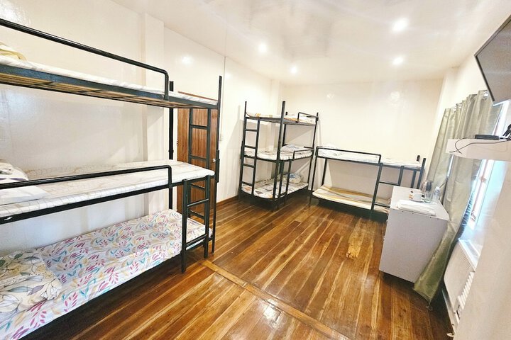 Room 6 of 76