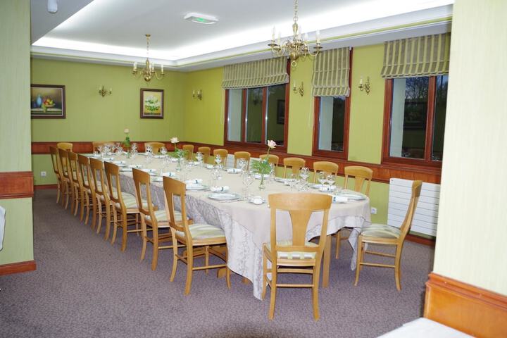 Dining 16 of 24