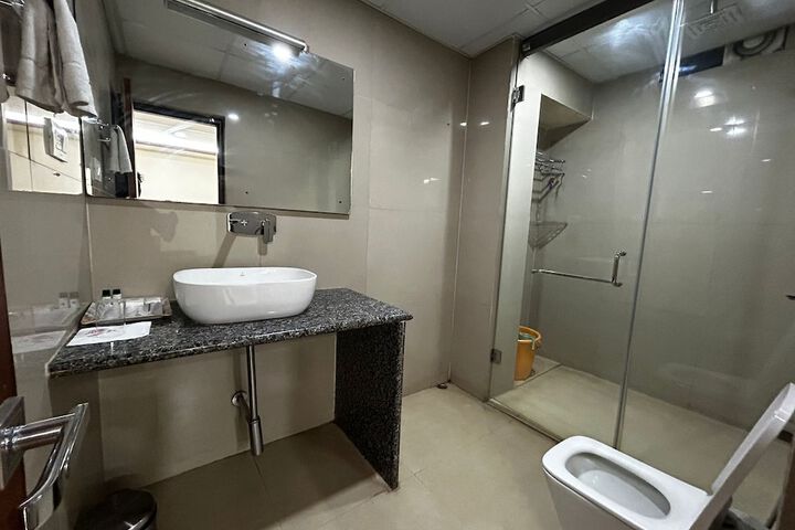 Room 13 of 22
