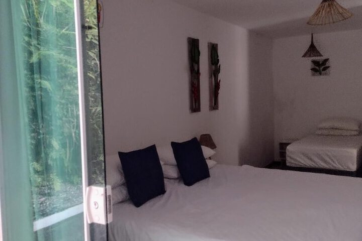 Room 5 of 100