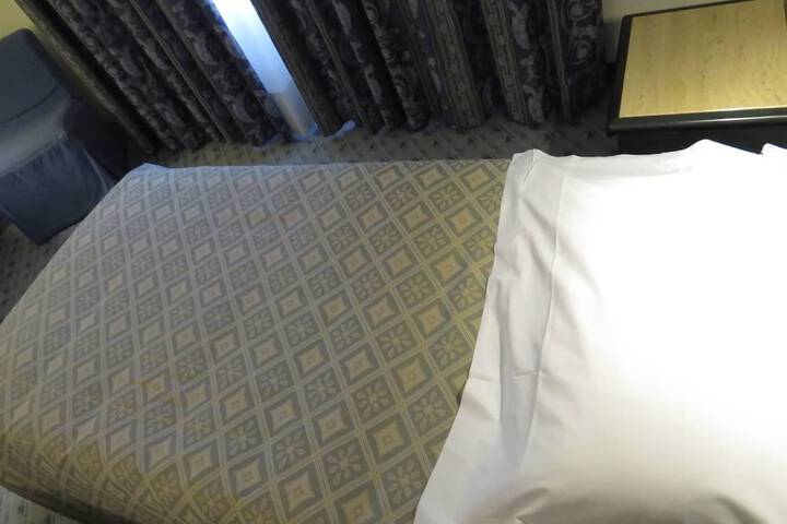 Room 9 of 31