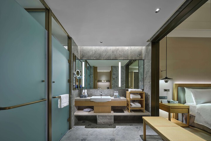 Room 18 of 33