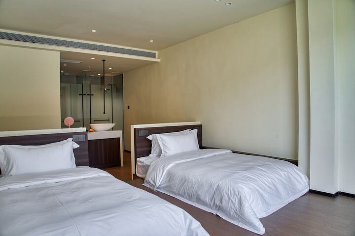 Room 10 of 68