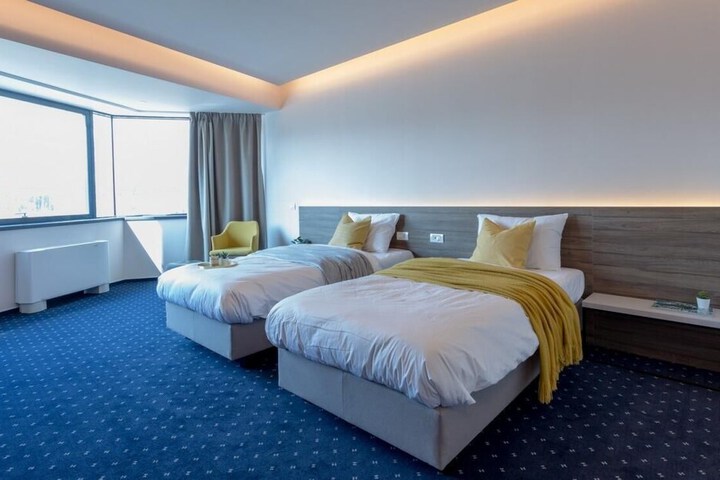 Room 11 of 21