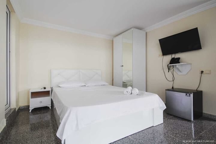 Room 21 of 29