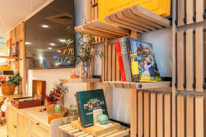 Guest Lobby