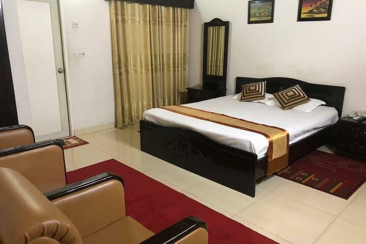 Room 4 of 43