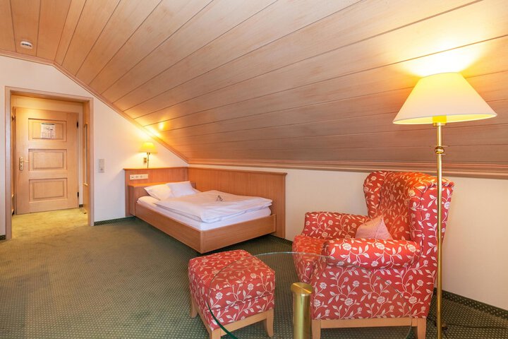 Room 12 of 140