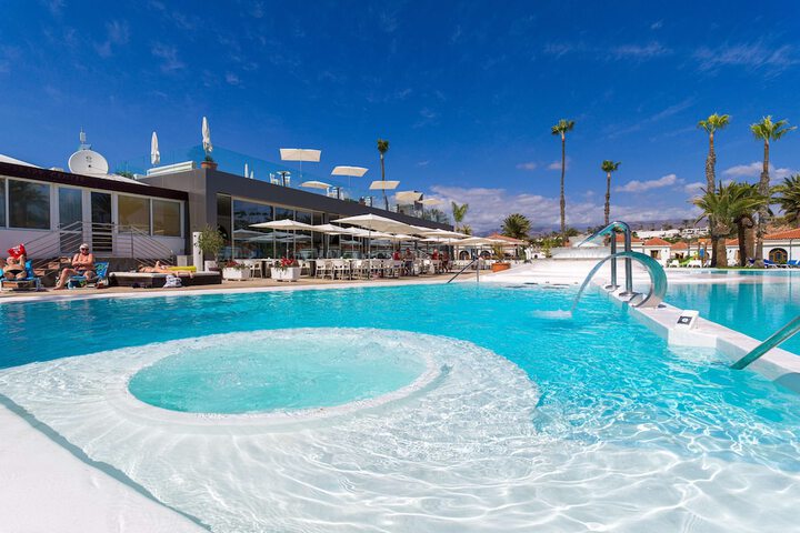 Pool Hotel