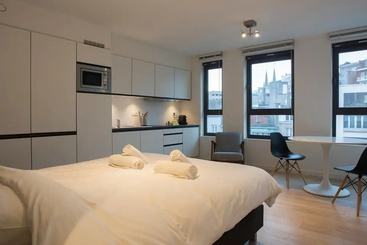 Room 2 of 11