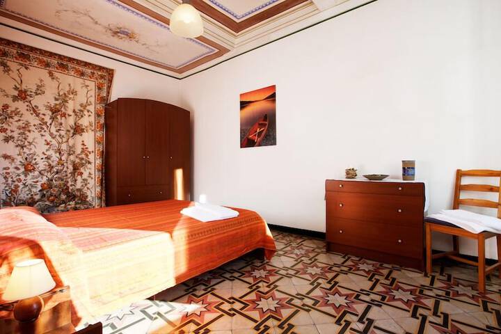 Room 13 of 30