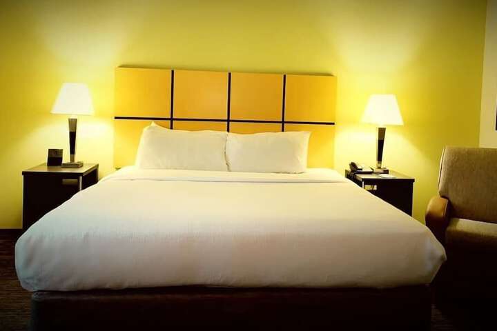 1 Queen Bed Studio Suite (7 of 11)