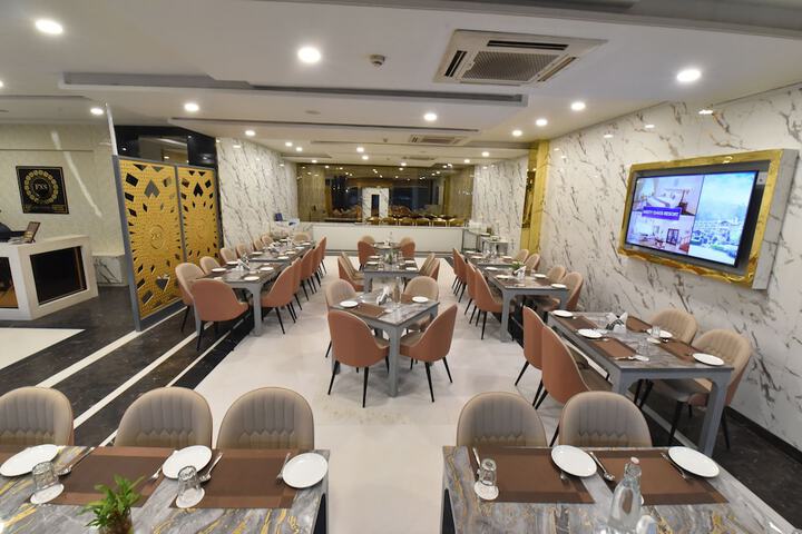 Dining 32 of 68