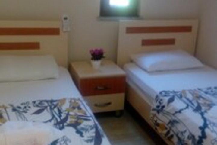 Room 5 of 11