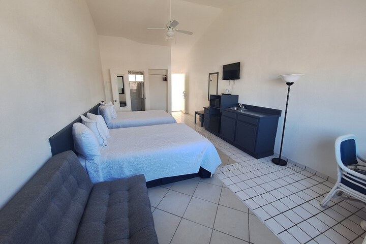 Room 21 of 38