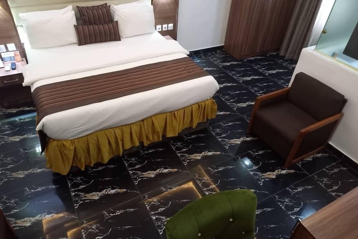 Room 15 of 23
