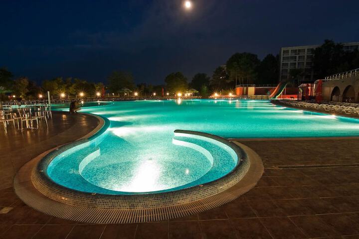 Pool 14 of 34