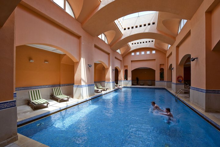 Pool Hotel