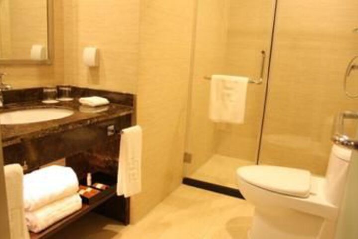 Room 6 of 32