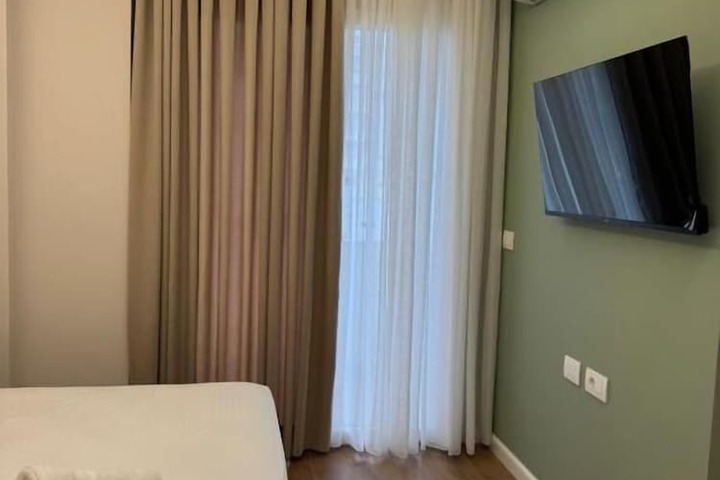 Room 14 of 33