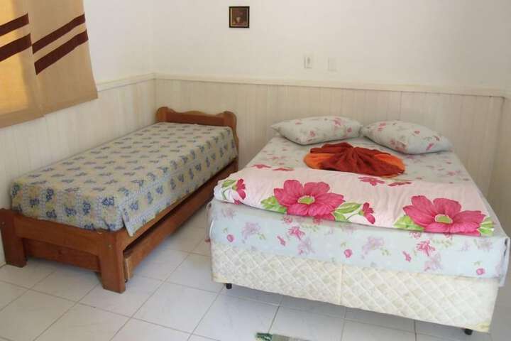Room 10 of 32