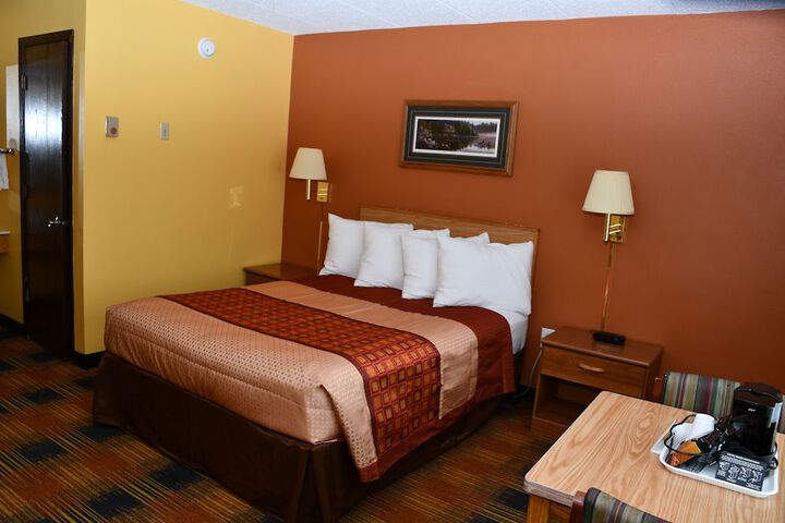 1 Queen Bed (1 of 9)
