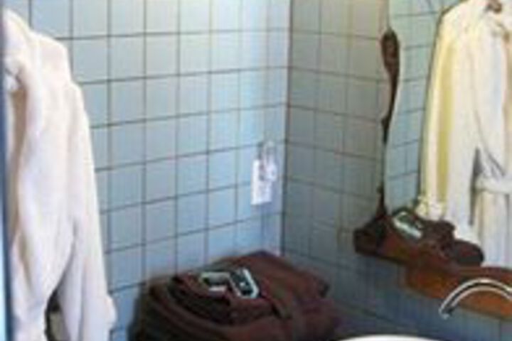 Room 5 of 17