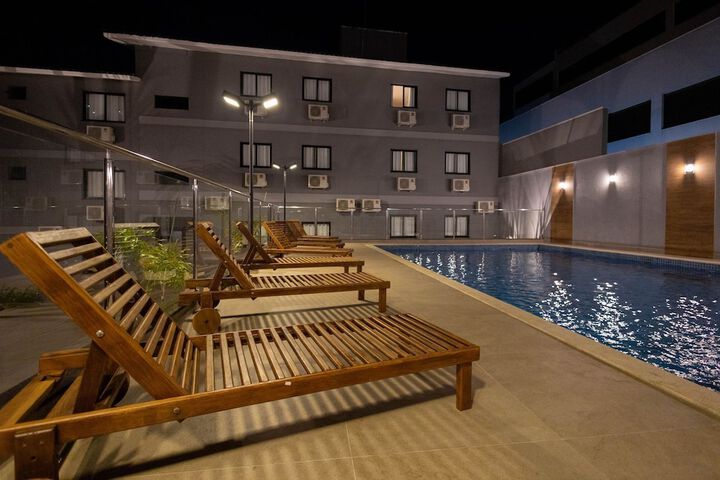 Pool 13 of 28