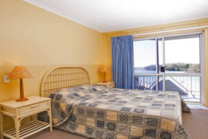 Room 14 of 16