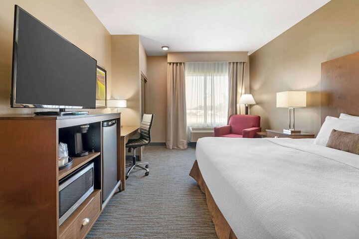 1 King Bed Microwave and Refrigerator WiFi Full Breakfast (4 of 19)